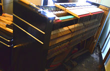 mhtml:file://C:\Users\Zachar\Downloads\Minipiano%20-%20Wikipedia,%20the%20free%20encyclopedia.mht!https://upload.wikimedia.org/wikipedia/en/thumb/f/f3/Minipiano_with_lid_detached.jpg/220px-Minipiano_with_lid_detached.jpg
